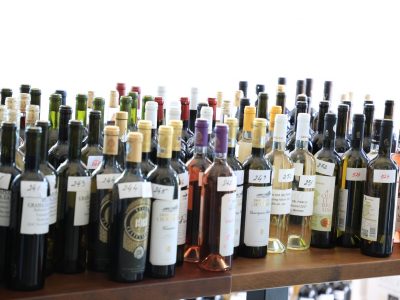 Lecții gratuite pentru degustări de vinuri și expoziția de vinuri ”Bachus”, în Piața Unirii din Focșani