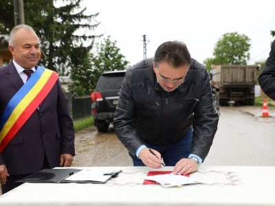 Președintele Marian Oprișan a semnat ordinele de începere a lucrărilor de modernizare pentru DJ 205J, sat Fitionești și pentru DJ 205 P, Milcovul