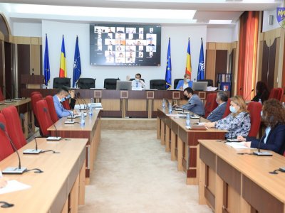 Consiliul Județean Vrancea a aprobat bugetul pentru anul 2021: peste 60% din cheltuieli sunt destinate investițiilor pentru dezvoltarea județului