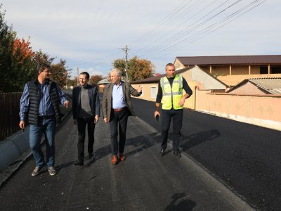 Se asfaltează la Beciu, în comuna Vîrteșcoiu, pe DJ 205B. Cătălin Toma: ”Infrastructura care va rezulta va fi de calitate”
