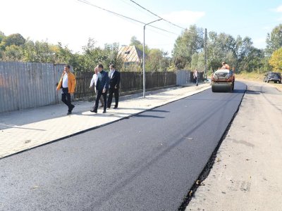 Președintele Cătălin Toma a inspectat lucrările de asfaltare de pe drumul județean 204 P, din Gura Caliței