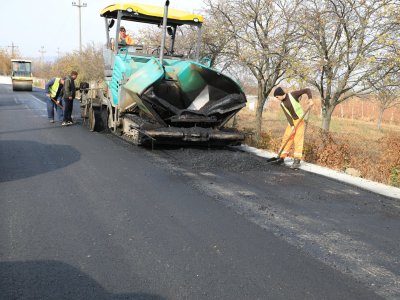 Lucrări de asfaltare pe DJ 205S, tronsonul Cîmpineanca – Vârteșcoiu