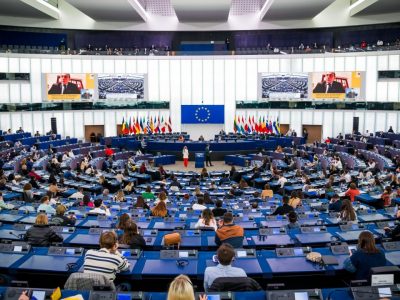 Parlamentul European a deschis o cerere de propuneri de proiecte pentru acţiuni care sprijină iniţiativa European Youth Events 