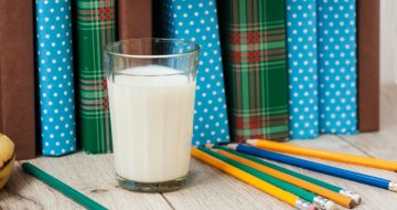 Din 5 octombrie nu vor mai putea fi furnizate produse lactate în școlile din Vrancea
