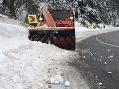 Pregătiți pentru iarnă: contracte pentru deszăpezirea drumurilor județene din Vrancea