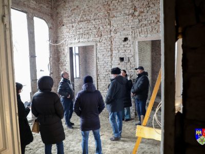 Restaurarea Sălii de lectură a Bibliotecii Județene este în plină desfășurare