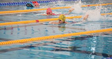 Copii din toată țara dau startul primăverii la Cupa Mărțișorul Vrancei, la Bazinul Consiliului Județean