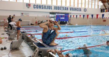 Aproape 300 de copii au adus primăvara în apă, la „Cupa Mărțișorul Vrancei”