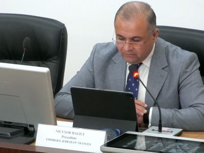 Reformă administrativă la CJ Vrancea. Președintele Nicușor Halici: ”Reducem birocrația, iar banii economisiți îi direcționăm pentru investiii!”