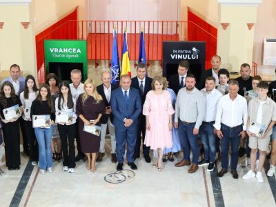 Excelența în educație, premiată în Vrancea: 41 de elevi din mediul rural, recompensați pentru performanțele obținute la Evaluarea Națională